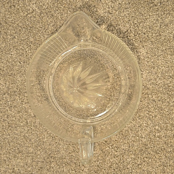 Vintage 1930’s Anchor Hocking Reamer/Citrus Juicer with Ribbed Handle and Spout - Picture 2 of 5